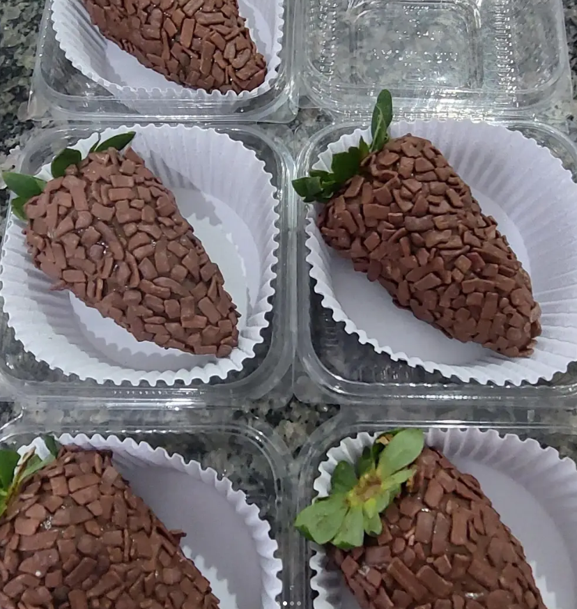 Coxinhas com cobertura de chocolate